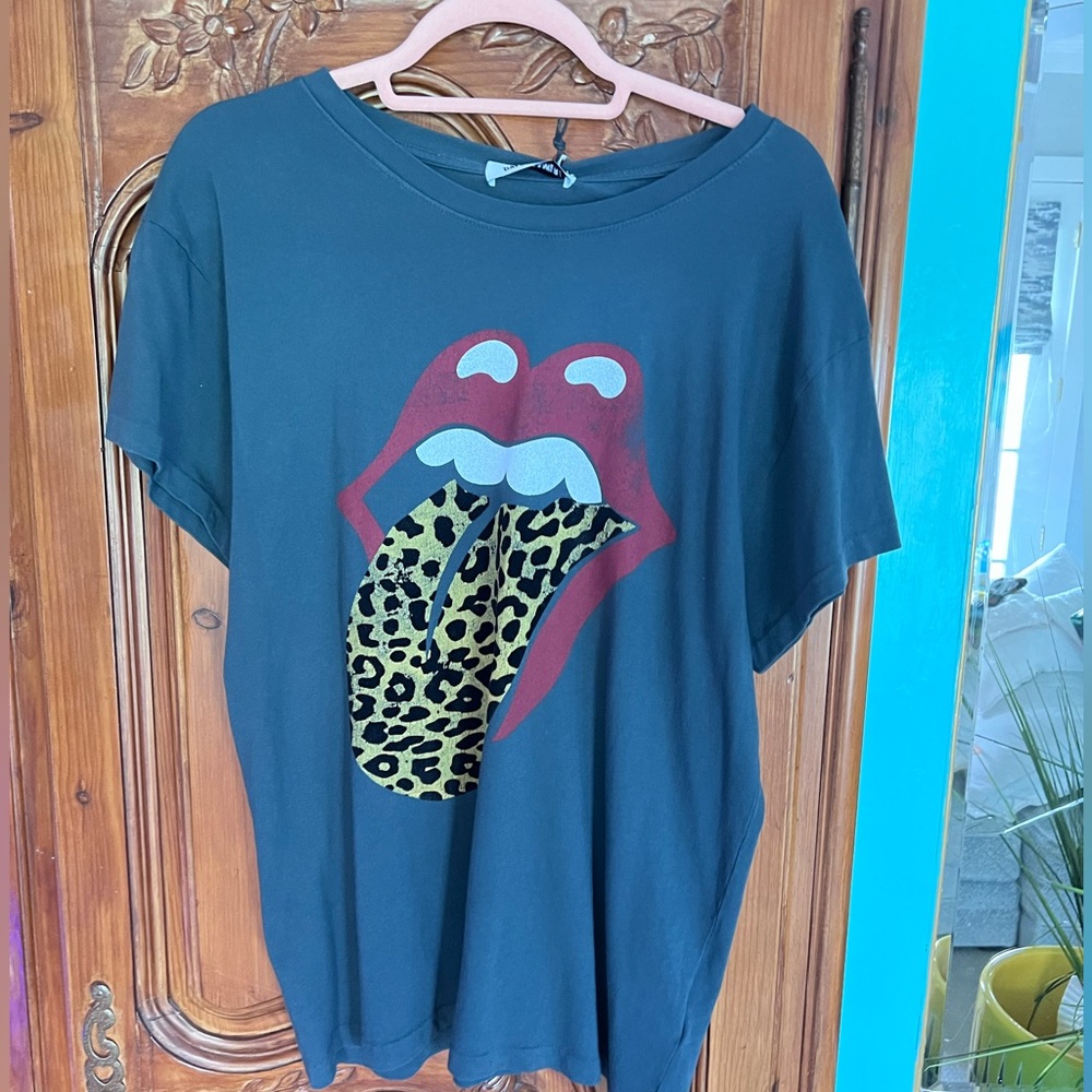 Daydreamer Black Rolling Stones  Leopard Tongue Tour Tee. Size Large. NWT.